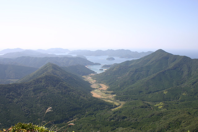 タイトル　七岳山頂より玉之浦湾を望む