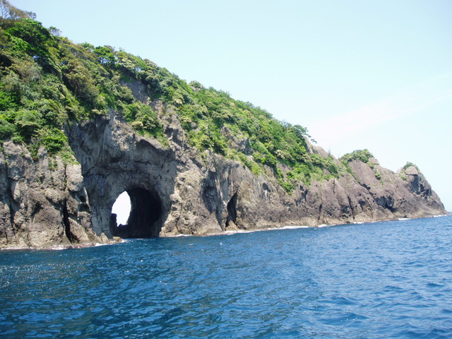 タイトル　但馬御火浦の鋸岬の旭洞門