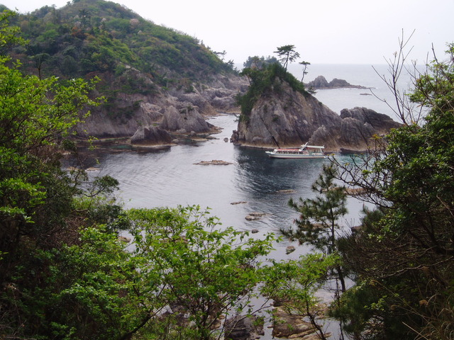 タイトル　浦富海岸の遊覧船