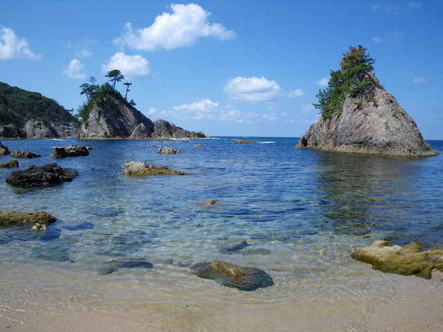 タイトル　浦富海岸の遊覧船