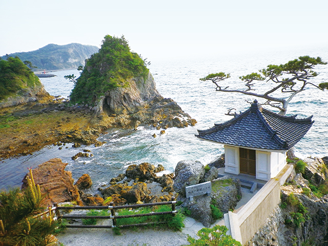 photo of Cape Kannon on the Hime-shima Island