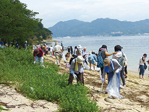 海岸清掃（広島県竹原市）の写真