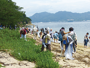 海岸清掃(広島県竹原市)の写真