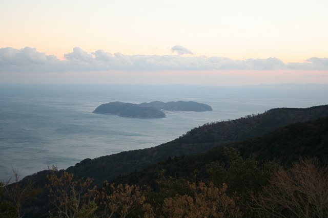 タイトル　諭鶴羽山と沼島