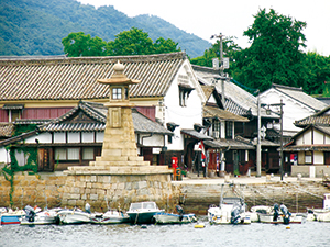 鞆の浦の古い町並み（広島県福山市）の写真