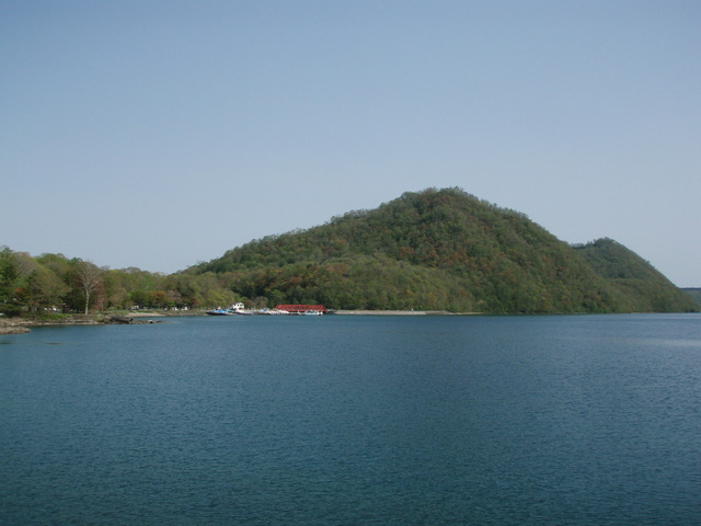 タイトル　支笏湖とキムンモラップ山