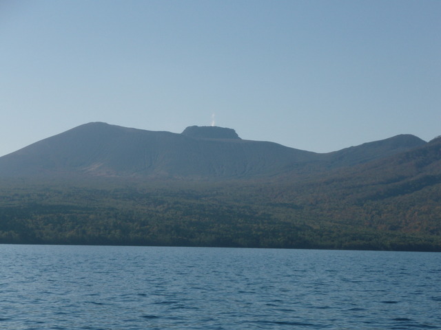 タイトル　支笏湖と樽前山