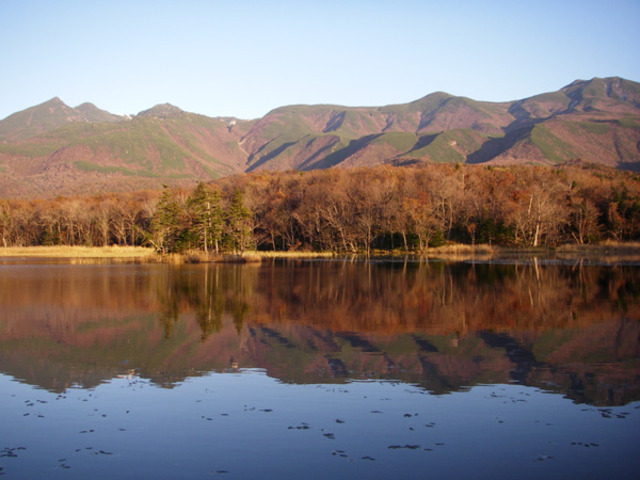 タイトル　二湖から見た知床連山(秋）