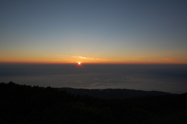 タイトル　知床連山から見た夕日