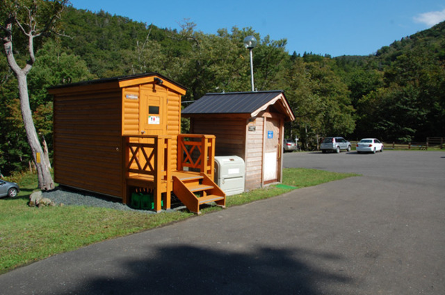 タイトル　携帯トイレ回収ボックス（ホテル地の涯前）