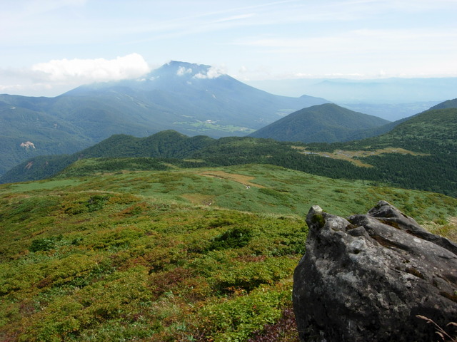 タイトル　岩手山（笊森山から望む）