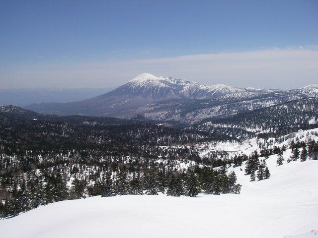 タイトル　八幡平より残雪の岩手山