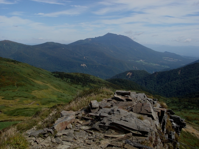 タイトル　乳頭山頂より岩手山