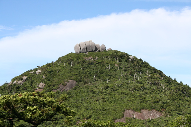 タイトル　高盤岳とトーフ岩