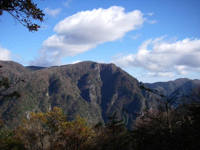 タイトル　西大台から大蛇ぐらを望む