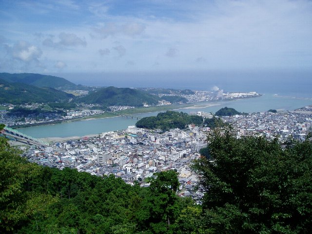 タイトル　千穂ヶ峯から見た熊野川