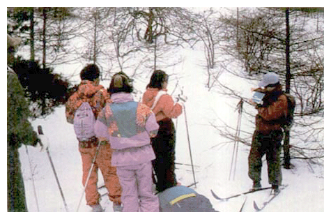 クロスカントリースキーでの雪上観察会