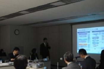 プレゼンター:堀井 氏