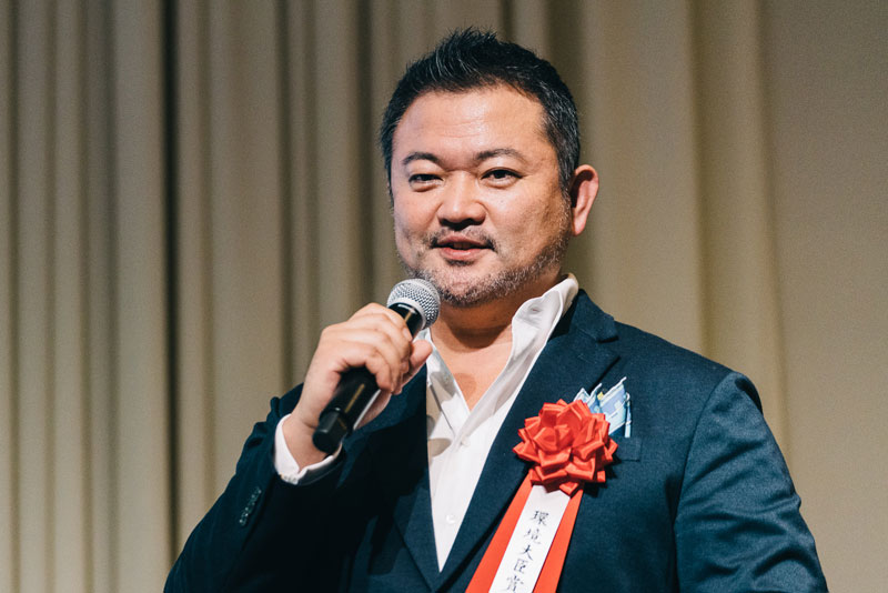 第6回グッドライフアワード カンファレンス＆表彰式 環境大臣賞　企業部門 食品ロスを削減する社会貢献型フードシェアリングプラットフォーム「KURADASHI.jp」 グラウクス株式会社　住友商事株式会社
