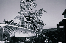 1973 Launching the pole-and-line fishing boat for bonito