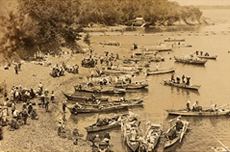 1927年 海女による真珠貝採取作業